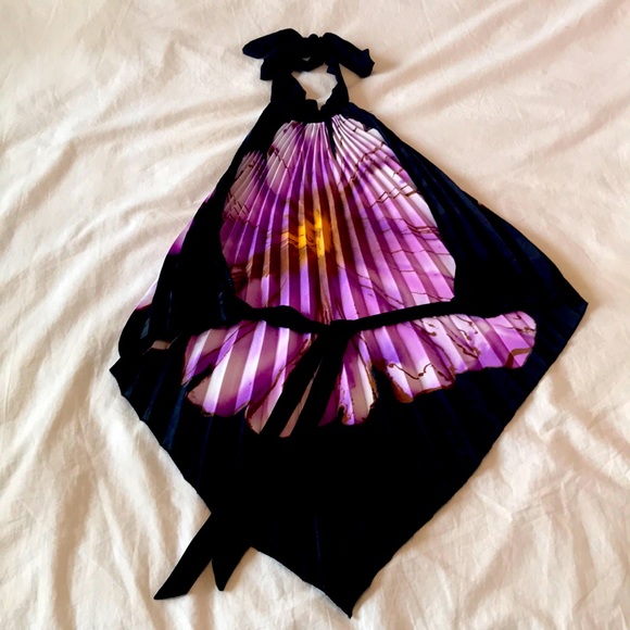 Open back halter top - Picture 3 of 3